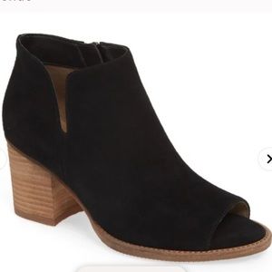 Blondo waterproof peep toe bootie size 7.5